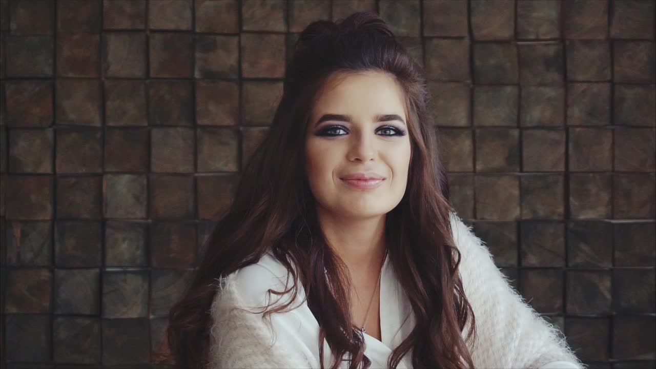 retrato de una mujer feliz