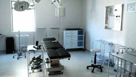 Ausrüstung-Und-Medizinische-Geräte-Im-Modernen-Operationssaal
