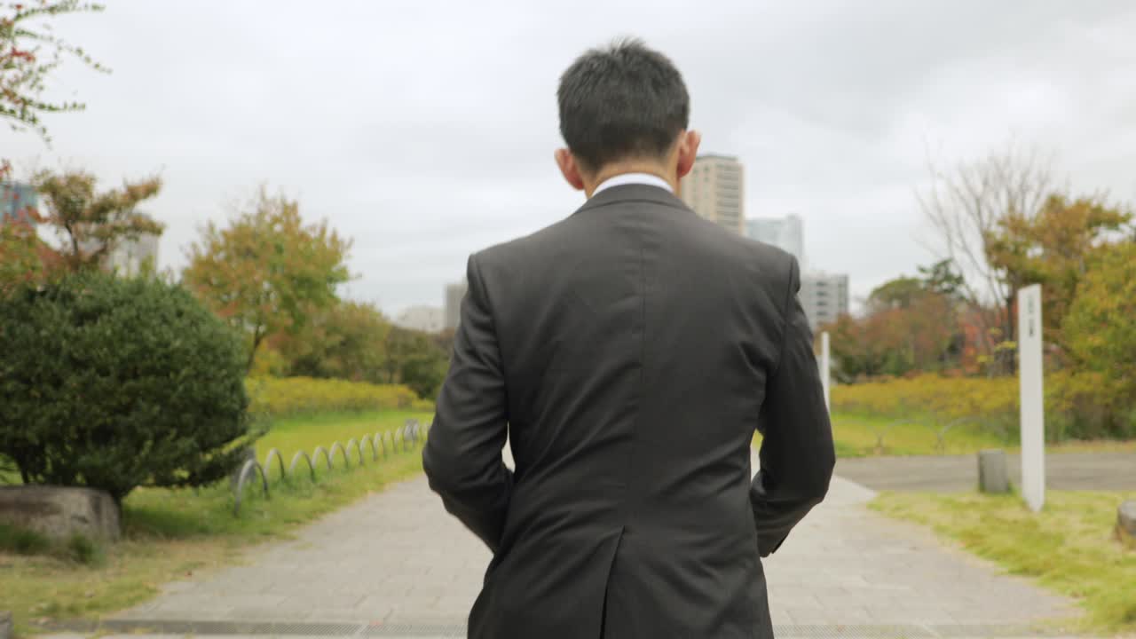 도쿄에 있는 일본인 사업가