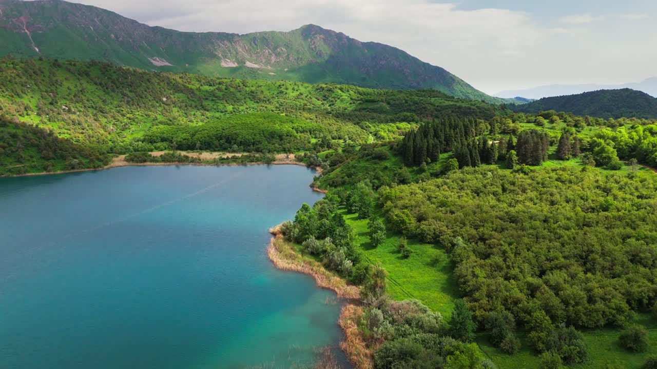 Stunning aerial footage of Sary-Chelek Lake, located in a mountainous region of western Kyrgyzstan. Surrounded by lush green forests and dramatic peaks, this UNESCO Biosphere Reserve in Central Asia