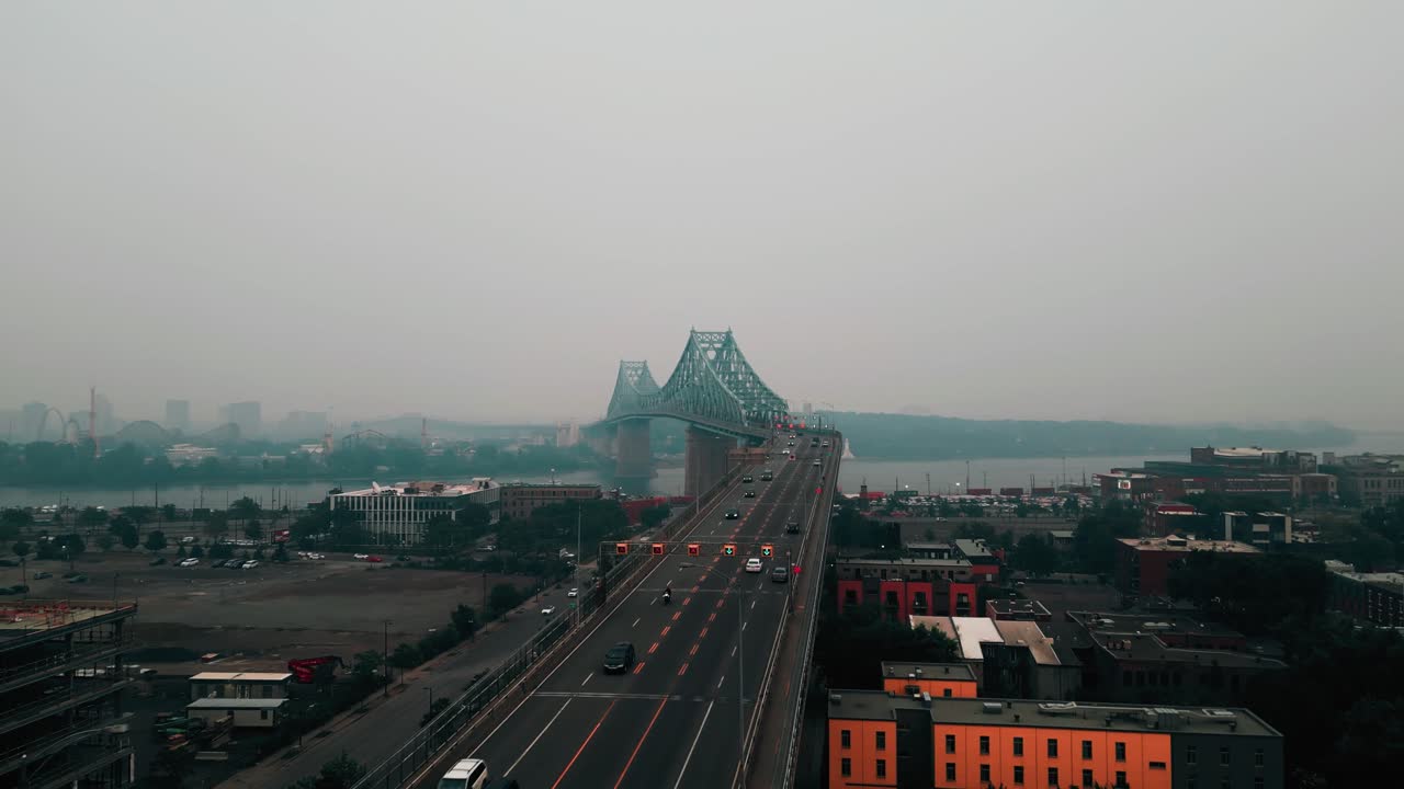 tomada de drones del episodio de smog en montreal en junio de 2023