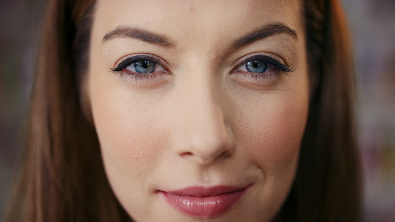 ojos hermosos que hacen que sea difícil mirar hacia otro lado