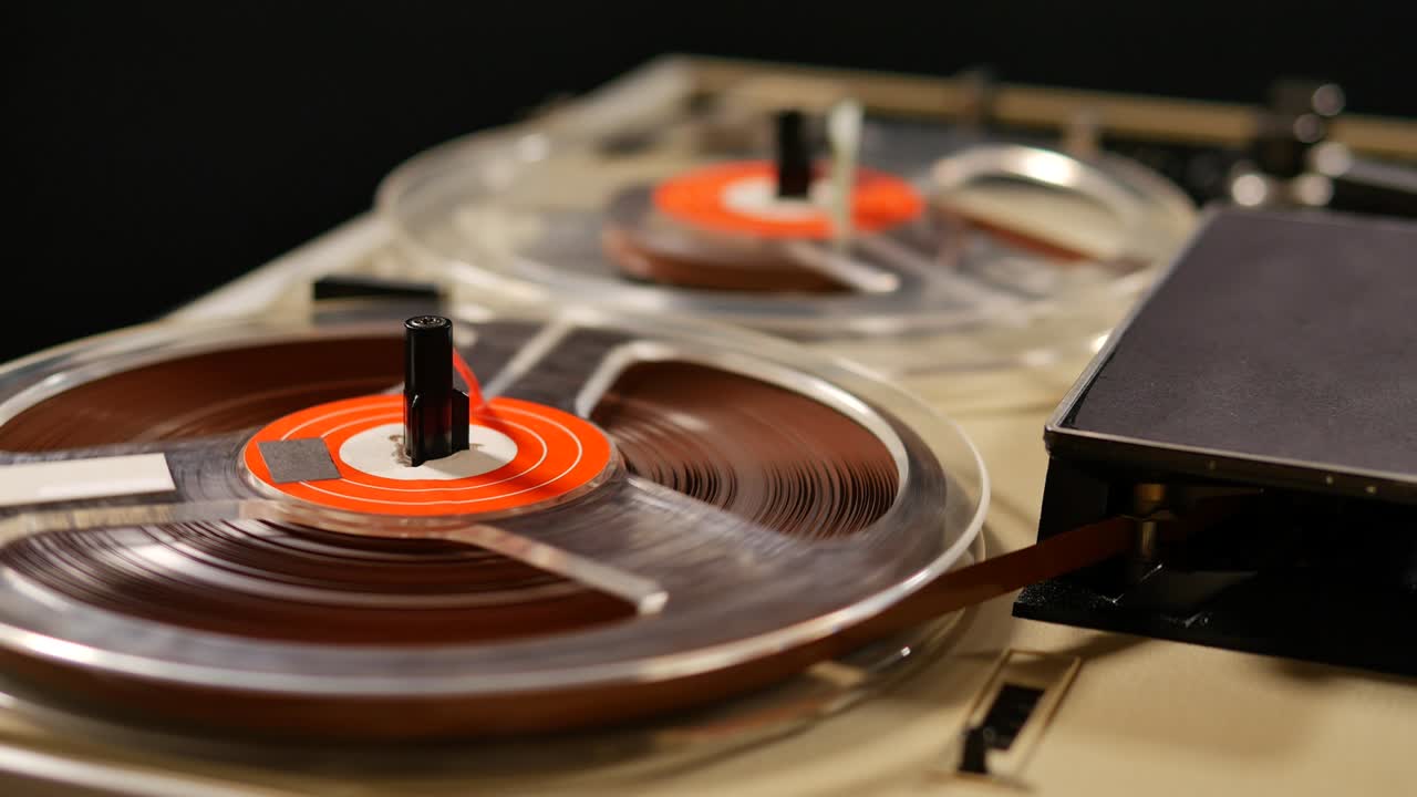 오디오 테이프 레코더, 테이프 데크 또는 테이프 기계, 아날로그 오디오 저장 장치