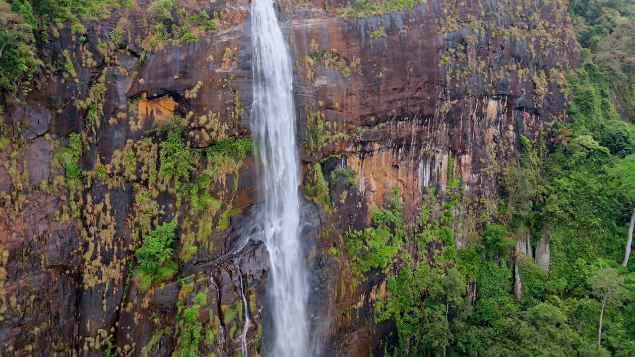 Experience a stunning aerial perspective of Diyaluma Fall captured by drone in Ella, Sri Lanka.