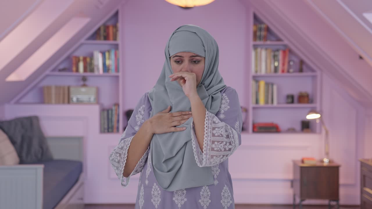Ateşli hasta Müslüman kadın.