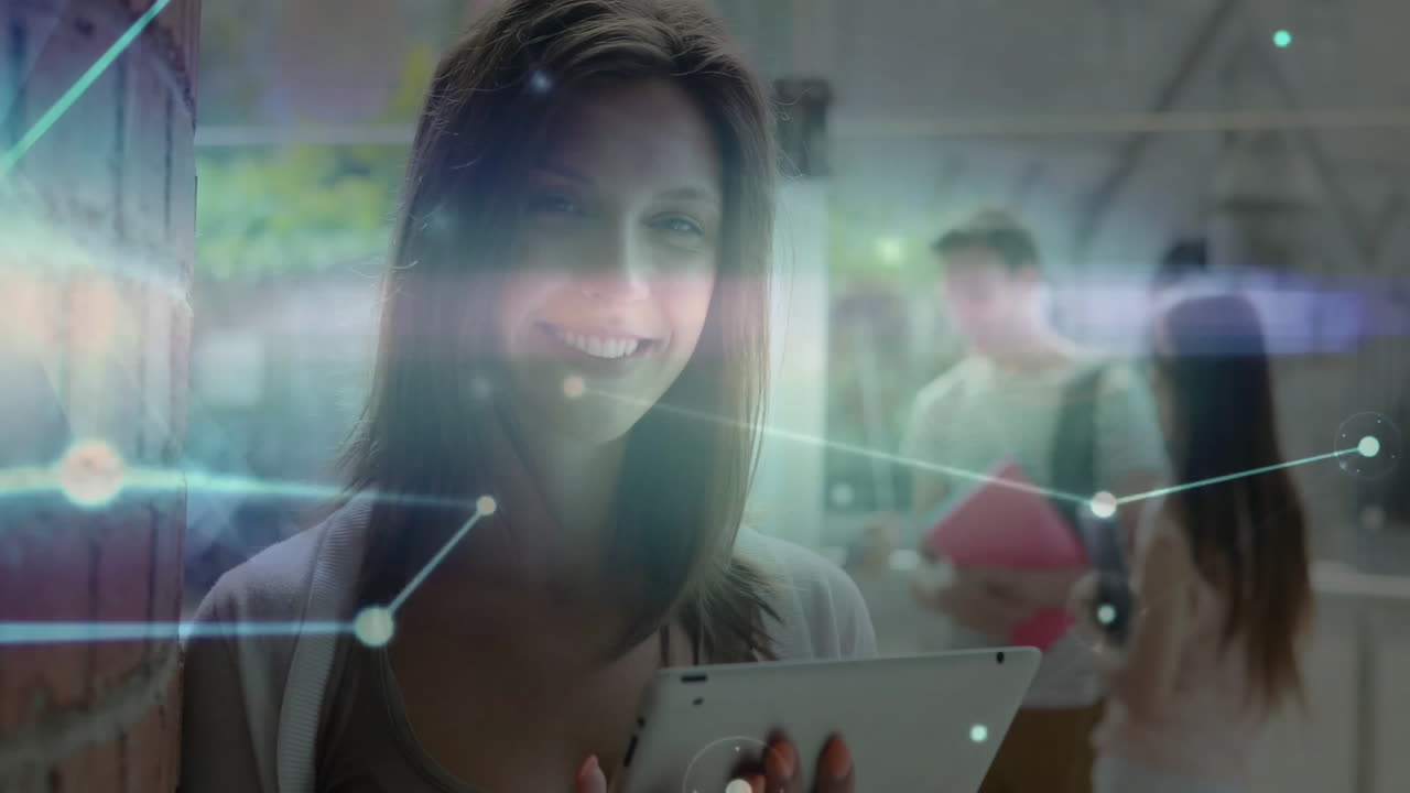 conexiones de red y procesamiento de datos animación sobre mujer usando tableta