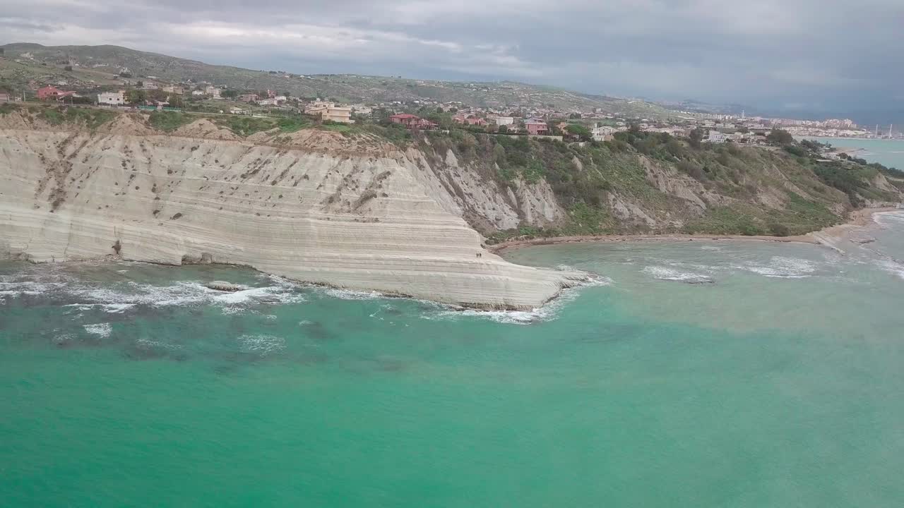 Riprese aeree di un famoso punto di riferimento in Sicilia, Italia