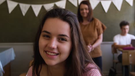 Portrait-of-teenage-girl-in-a-school-classroom