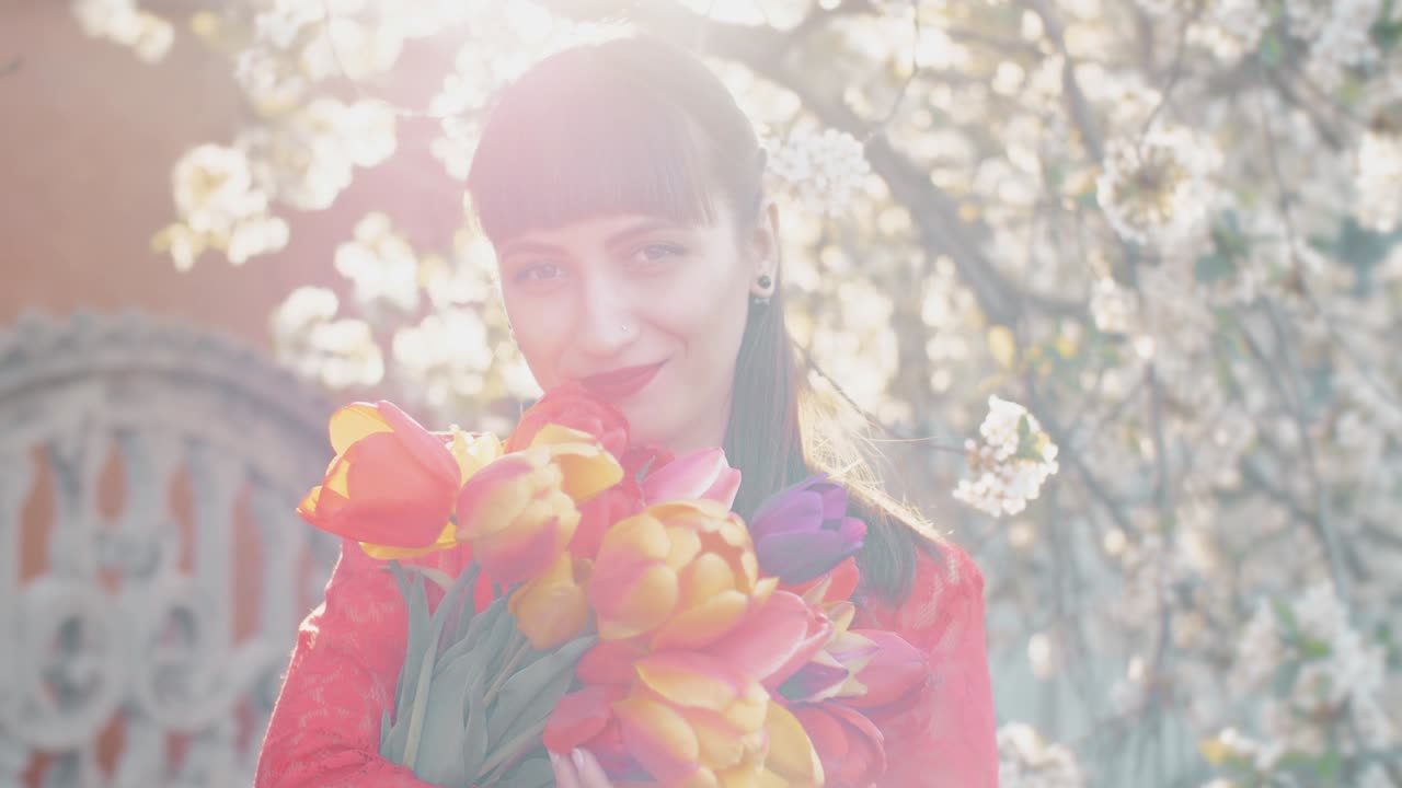 봄에 꽃을 피운 여자