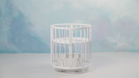 white round crib