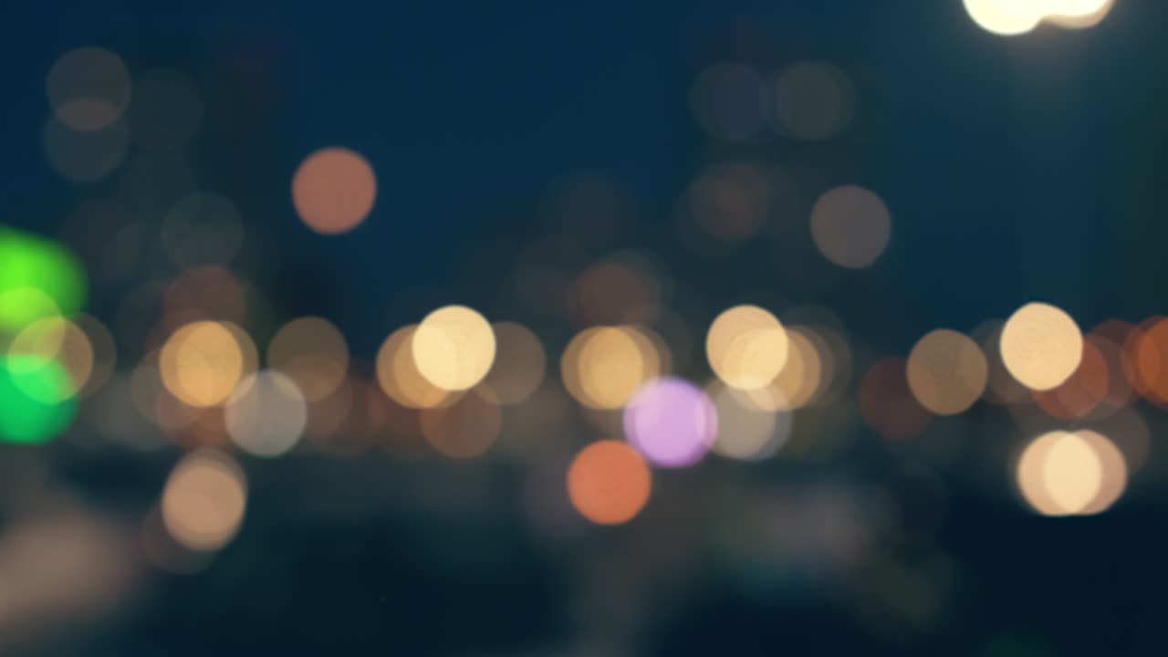 borrón de las luces de la ciudad. movimiento disparado desde el coche