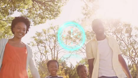 Neonblaue-Digitaluhr-Tickt-Vor-Einer-Afroamerikanischen-Familie,-Die-Händchen-Hält-Und-Im-Park-Spaziert