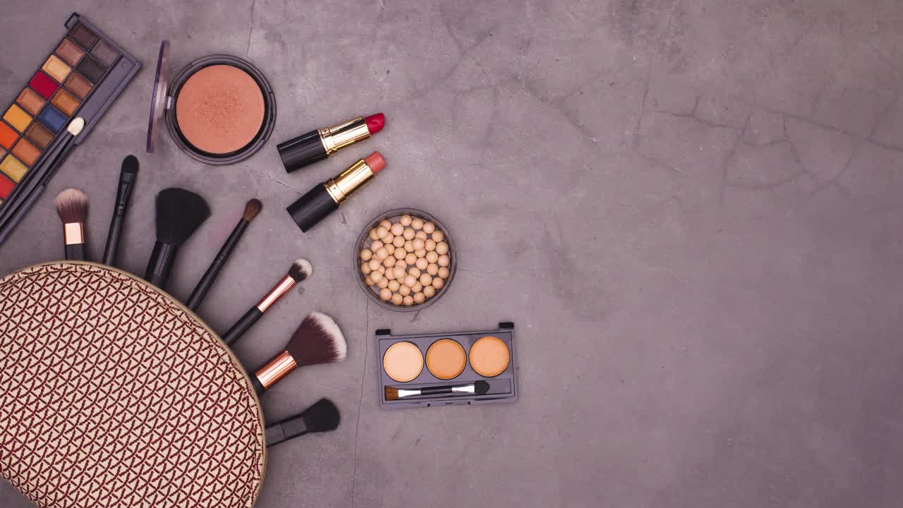 Make up move on left side with make up kit. Stop motion