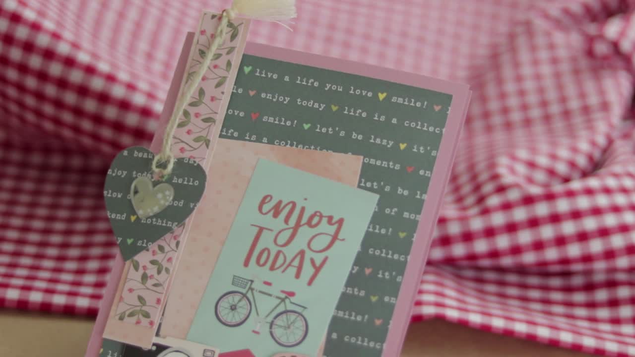 tarjeta romántica para el día de san valentín. álbum de recortes. de cerca