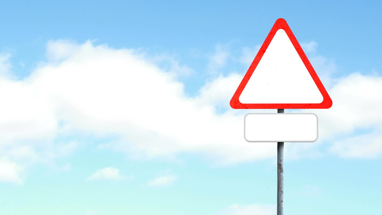 cartel en blanco con espacio de copia contra las nubes en el cielo azul