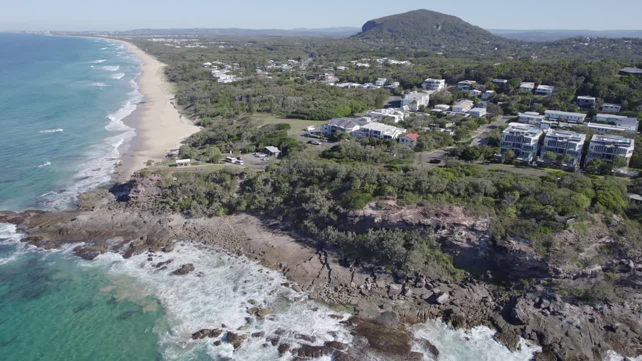 오스트레일리아  ⁇ 즈랜드 의 선샤인 코스트 에 있는 아름다운 전망 을 가진 포인트 아크라이트 전망대 와 피크닉 지역