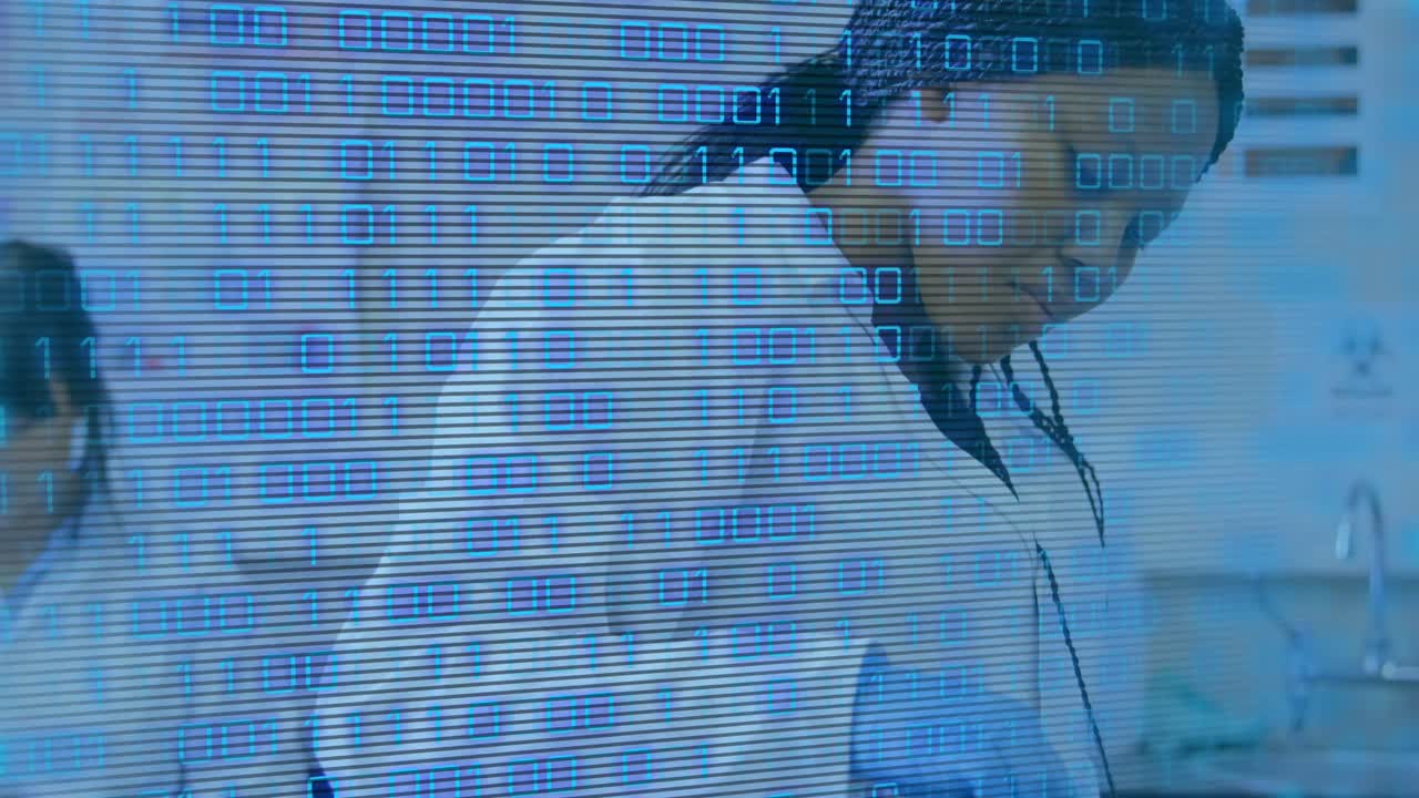 animación de procesamiento de datos sobre una mujer médica afroamericana con tubos de ensayo