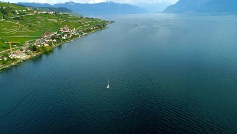 Volando-Sobre-El-Lago-Leman-Cerca-De-Villette