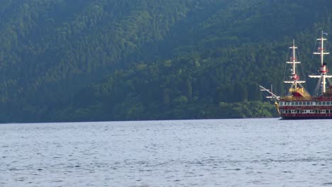 Close-up,-The-view-of-traditional-japanese-ship-enters-right-to-the-picture-in-Ashi-lake