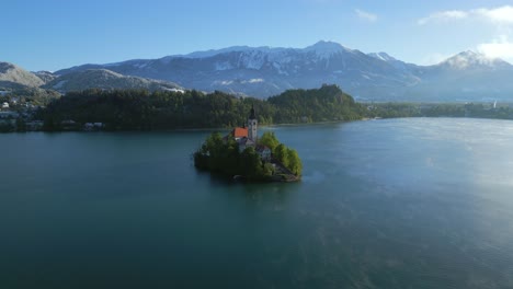 Fog-over-the-surface-of-Lake-Bled-surrounds-the-islet-with-the-church