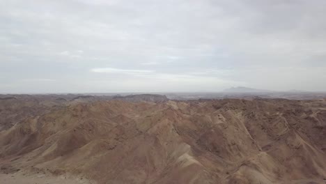 Aerial-flight-through-the-Goanikontes-rock-peaks-02