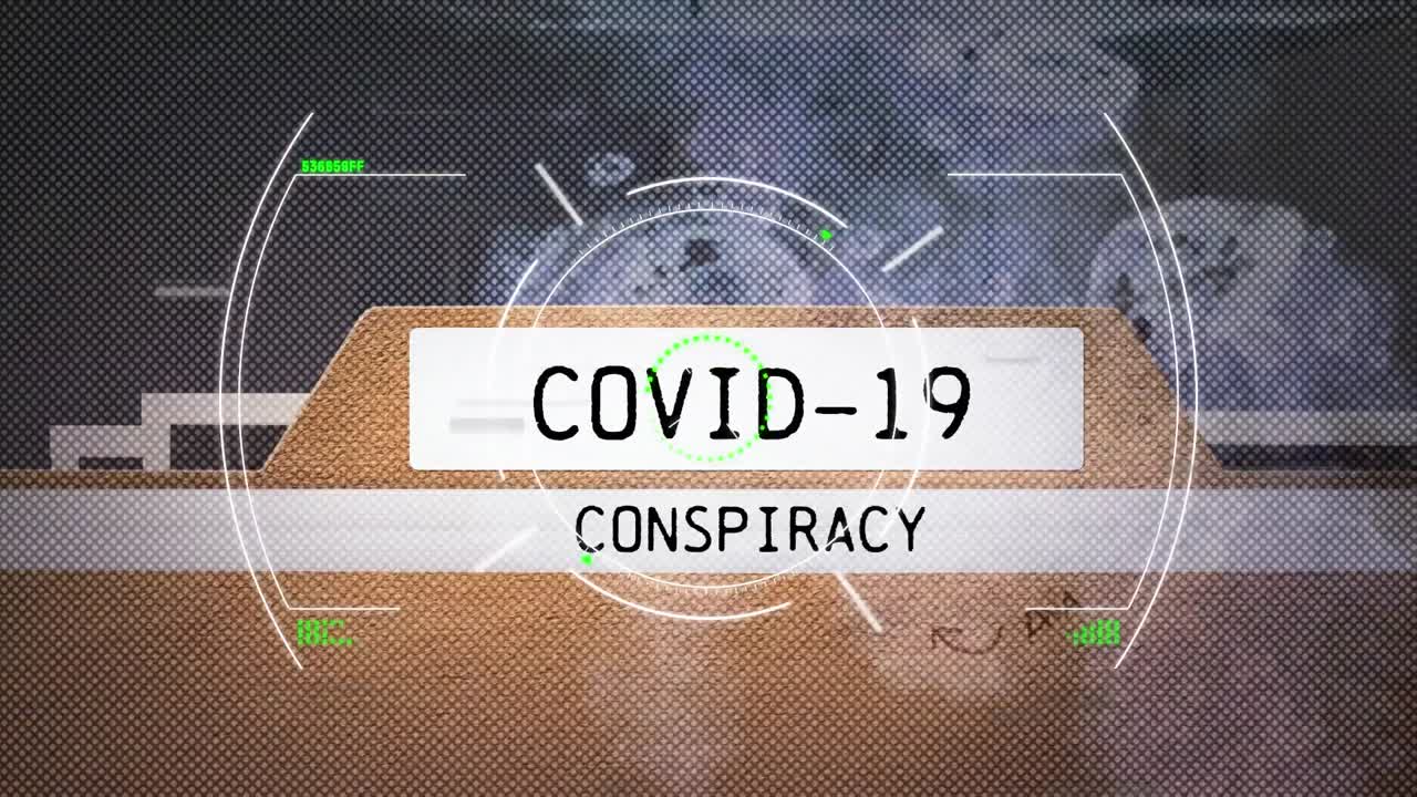 animación de texto covid 19 conspiración y escáner sobre el hombre en vr auricular en la oficina