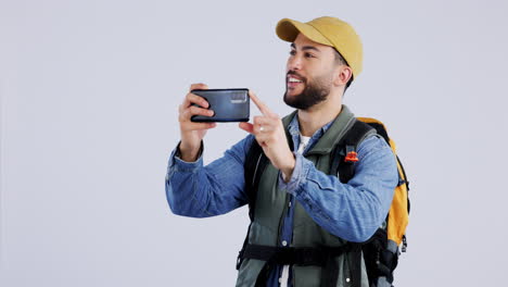 hombre, foto de teléfono y viajar con mochila