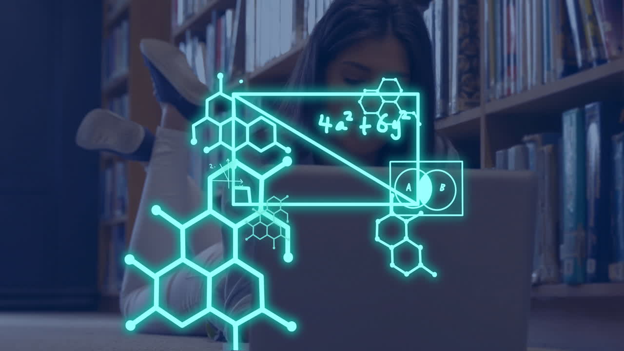 animación de ecuaciones matemáticas sobre una estudiante caucásica usando una computadora portátil