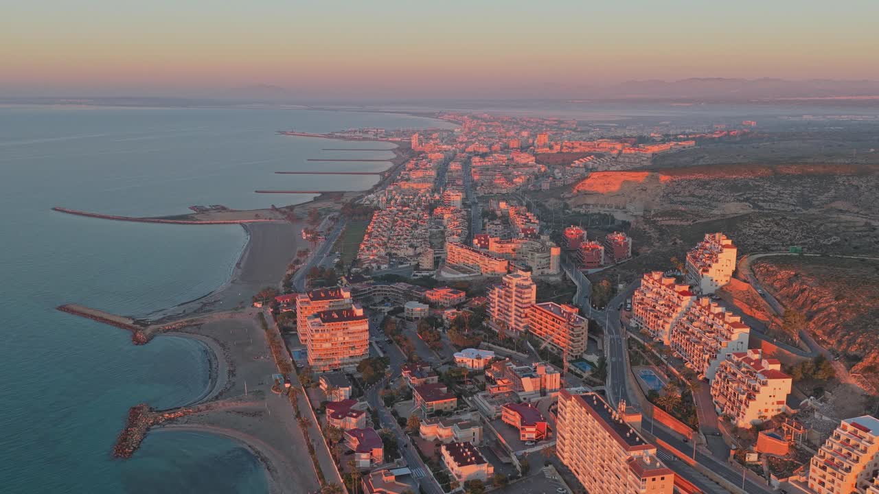 聖波拉日出海岸線空拍景色