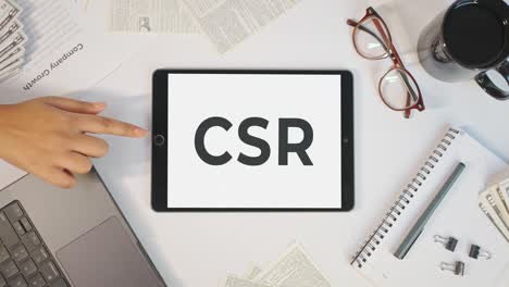 csr se muestra en la pantalla de una tableta