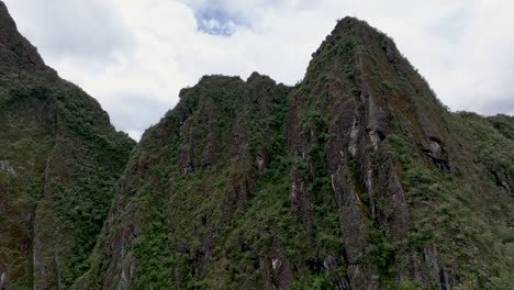 vista aérea de drones de la montaña machu pichu, perú, andes, sudamérica