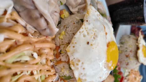 delicioso plato de comida asiática