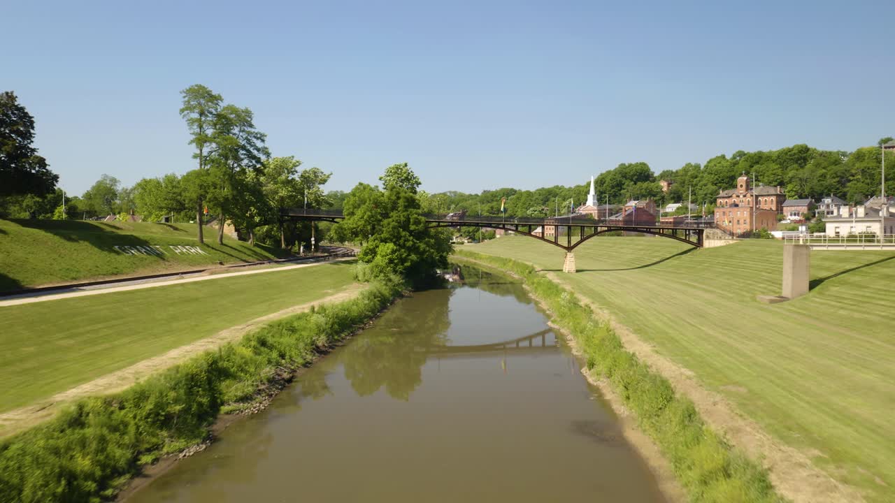 vista aérea del río galena en galena, illinois en un hermoso día de verano