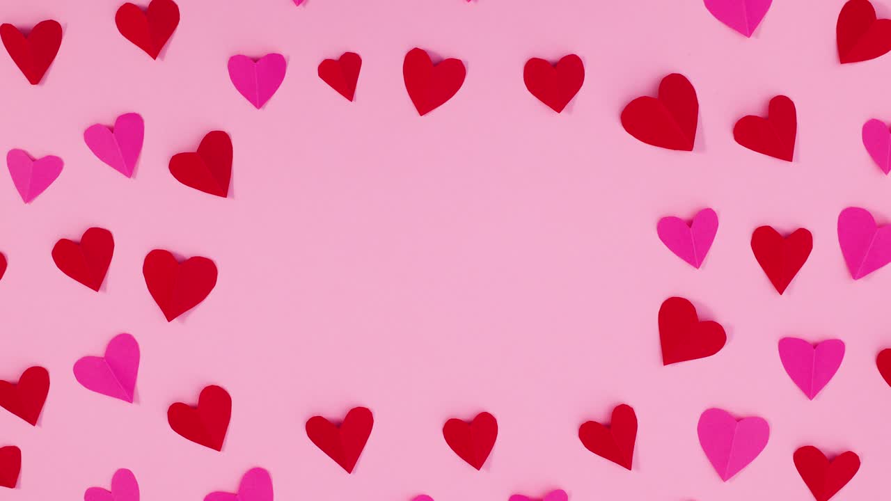 Cuori che formano una cornice per San Valentino. Stop motion.