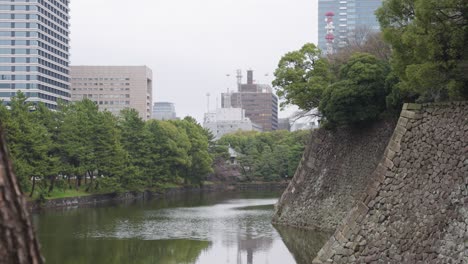 Cloudy-day-in-Tokyo-Japan,-Pan-over-City-and-Moat-Wall