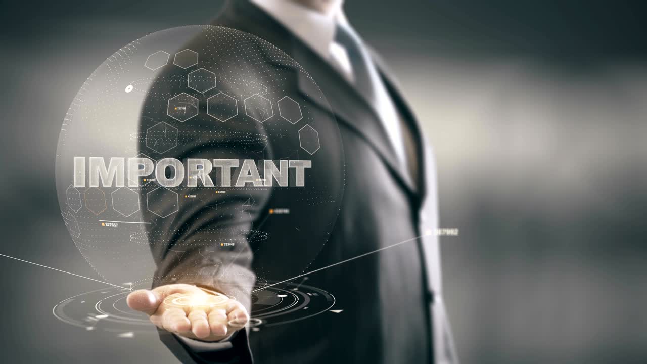 un importante hombre de negocios con nuevas tecnologías en la mano.