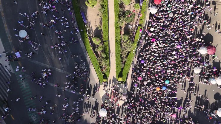 Manifestazione per la Giornata Internazionale della Donna sul Paseo de la Reforma, Città del Messico