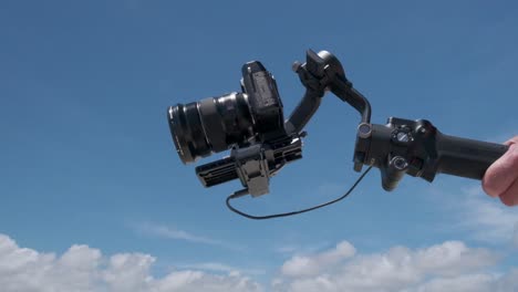 Camera-on-gimbal-in-motion