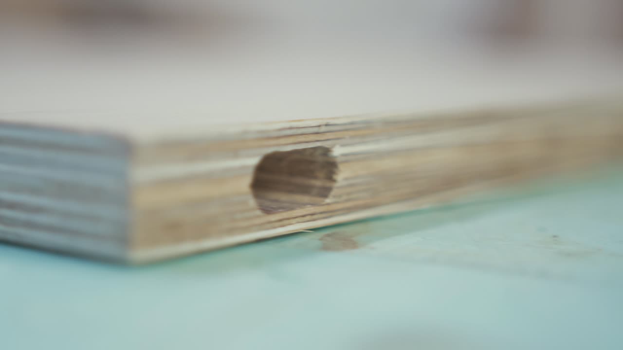 Plywood end grain with recess for dominos