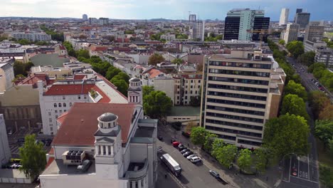 el ferrocarril elevado se convierte en un metro gran vista aérea vista panorámica de vuelo drone de nollendorf place berlín alemania en el día de verano de 2022