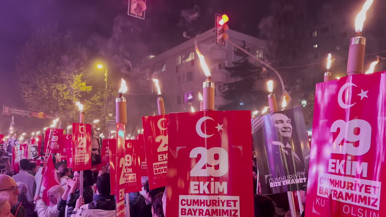 Turkey Celebrates Republic Day with Torchlight Parade