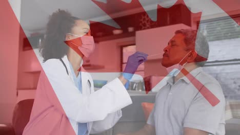 Animación-De-La-Bandera-De-Canadá-Con-Una-Doctora-Con-Mascarilla-Facial-Que-Prueba-A-Un-Paciente-Masculino-Para-Detectar-Covid