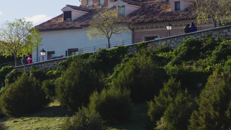 Establishing-Shot-of-City-Houses-in-Cuenca,-Spain---Slow-Zoom-Out