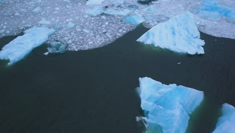 Icebergs-Del-Glaciar-En-La-Patagonia