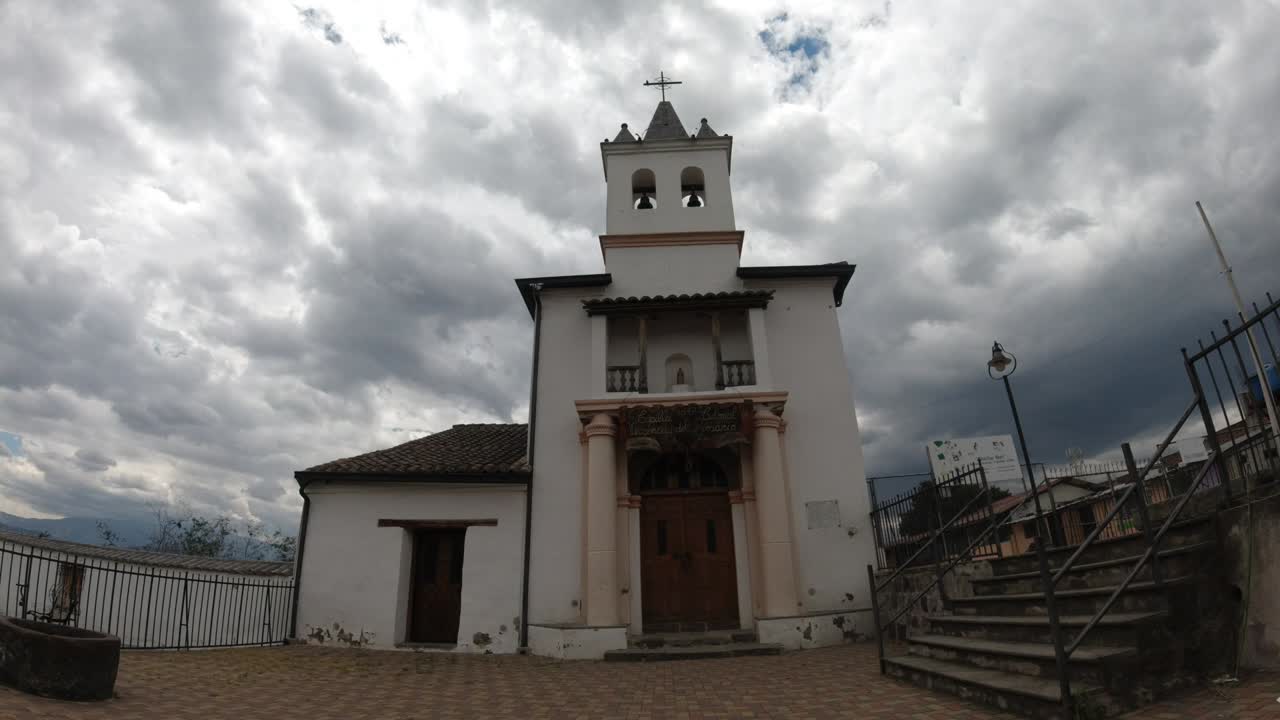 La Iglesia de Chiche del Obraje, creada en 1547, es una de las iglesias más antiguas de Ecuador.