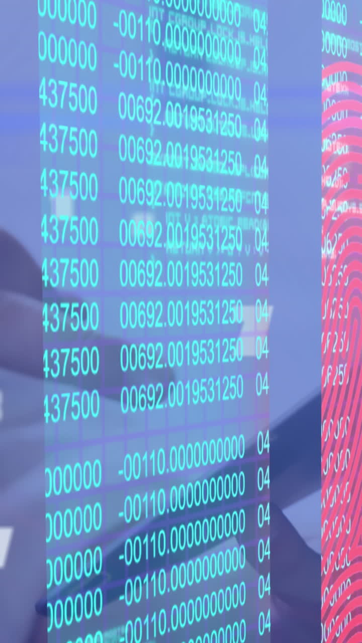 animación de huellas dactilares biométricas y procesamiento de datos sobre una mujer usando una tableta