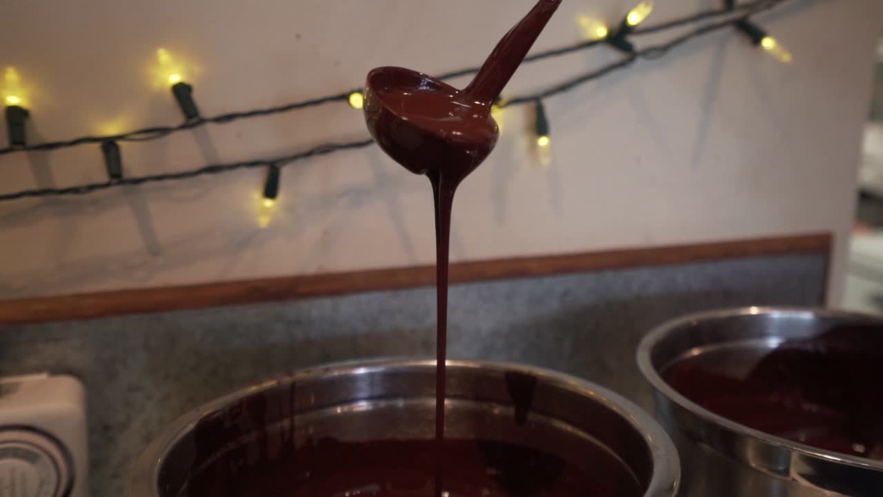elaboración de chocolate en cocina pequeña