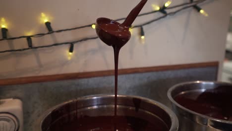 Elaboración-De-Chocolate-En-Cocina-Pequeña