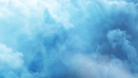 gruesas nubes cumulonimbus en el cielo