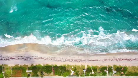 Una-Toma-Panorámica-De-Una-Increíble-Costa-En-El-Sur-De-Florida